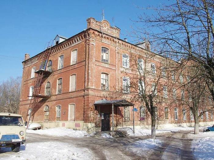 В Подмосковье нелегальные мигранты устроили массовую драку со стрельбой в историческом русском здании XIX века