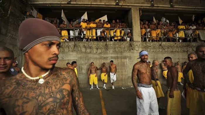 Дом для гангстеров: самая большая тюрьма в мире Длиннопост, Тюрьма, Сальвадор, Латинская Америка, Террористы, Теснота, Борьба с преступностью, Видео, YouTube