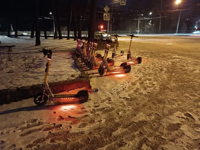 Lenin and Evil - My, Lenin, Evil, Electric scooter, Saint Petersburg, Confrontation, Longpost, Scooter rental, Lenin monument, Night city