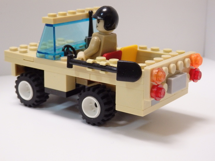 Номер забрызган грязью. А впрочем больше 80 он все равно не разгонится.