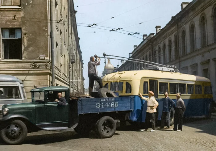 Жизнь Советского Ленинграда в 1930-е годы. 20 раскрашенных фотографий. Часть II Ленинградская область, Ленинград, Фотография, СССР, 1930-е, Историческое фото, История города, Старое фото, Колоризация, Длиннопост