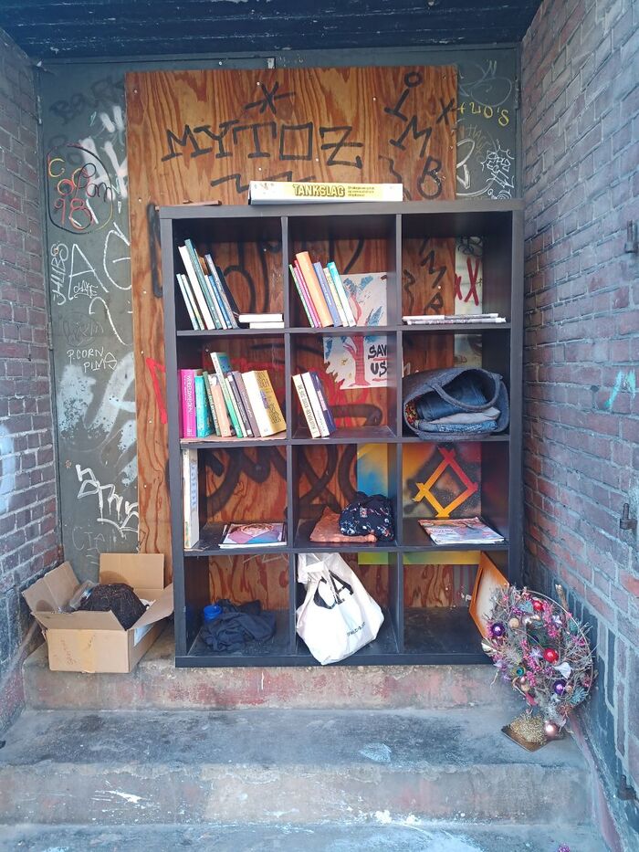 Заплатил за проезд и ходи, побирайся.