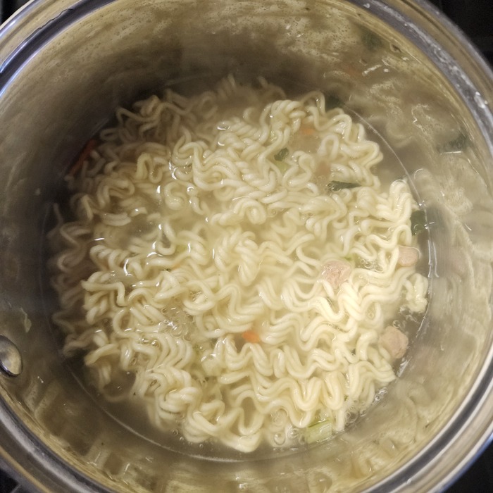 Готовим помешивая ровно 4 минуты.