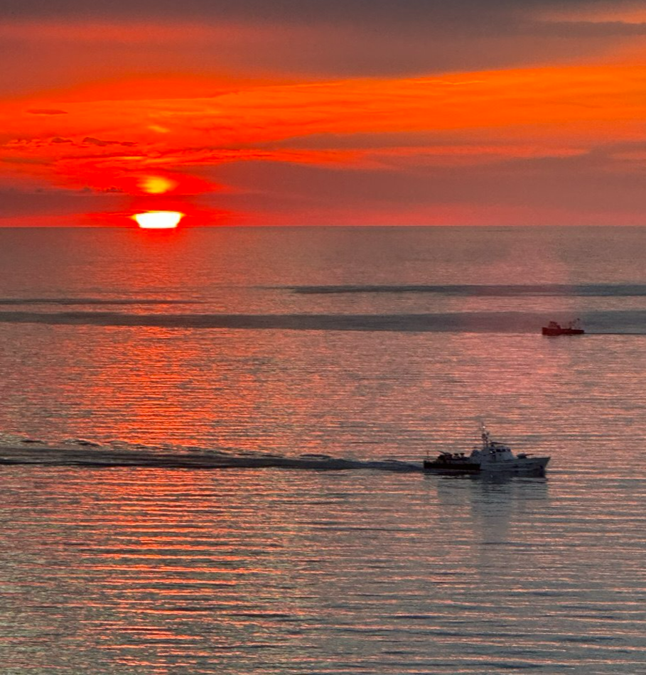 How I lived by the sea on a budget. Batumi, sunsets, airplanes - My, Travels, Sea, Batumi, Georgia, Longpost