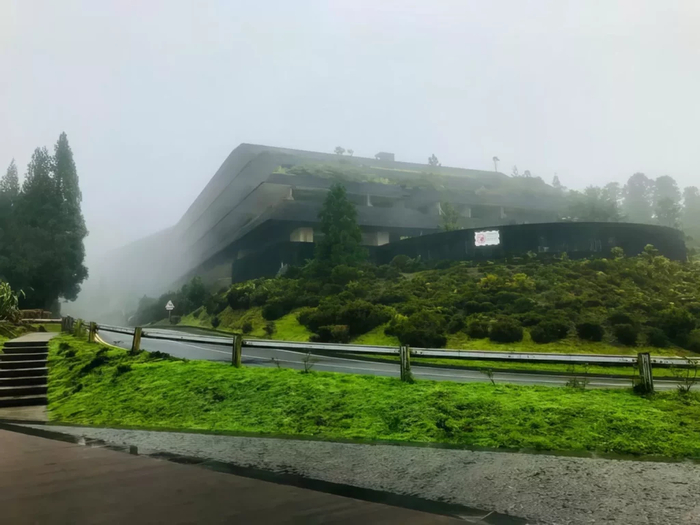 Monte Palace большую часть года стоял окутанный туманом