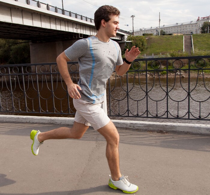 Человек бежит