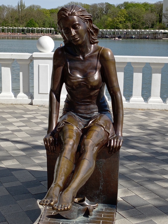 Находится у озера Тридцатка близ Железноводска