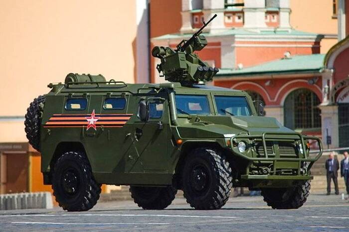 Набираются срочники с большим опытом просмотра кино в маршрутках и автобусах.