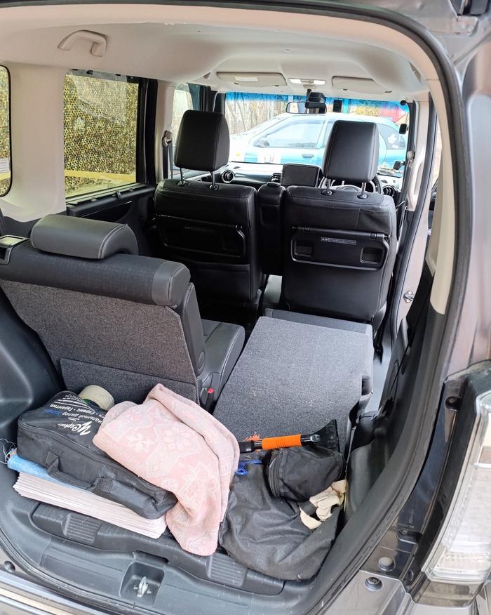 Но можно легко сложить одно или оба сиденья.