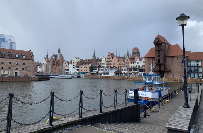 Обзорный снимок того же крана (теперь справа) и самого Гданьска (старое место).