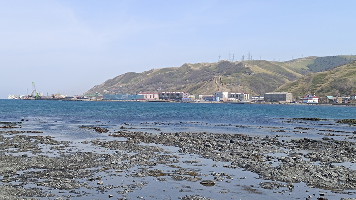 Вид на порт и часть города. Как же красиво живется людям с видом на море, а на западном берегу еще и безумные закаты.