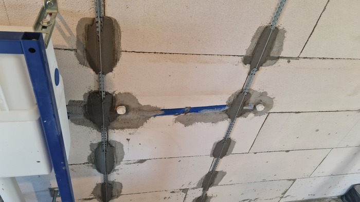 Имея лазерный уровень шлёпать их одно удовольствие.