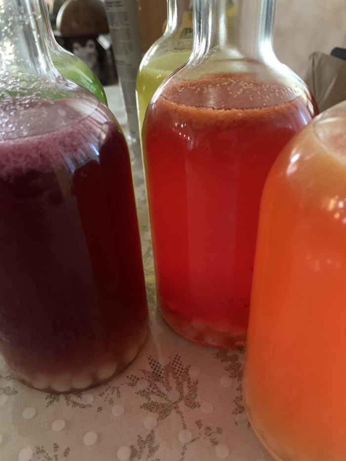 Мой рецепт - дождаться, пока растворятся все конфеты. После чего хорошенько процедить содержимое, вымыть бутылки, и отфильтрованный напиток залить обратно.