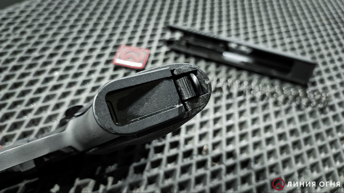 Пятка магазина ПС-10 и фиксатор магазина.