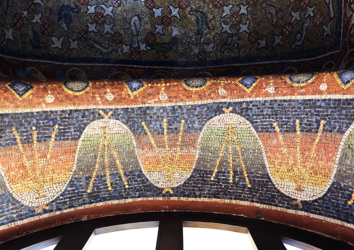 И снова - немного орнаментов. Как видите, они характерны для всех древневизантийских памятников.