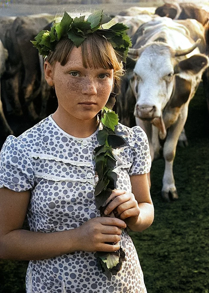 Подборка душевных и ярких фотографий деревенской жизни в СССР. 20 раскрашенных фотографий 20 век, Фотография, СССР, Детство в СССР, Старое фото, 60-е, 70-е, 50-е, 80-е, Деревня, Сельская жизнь, Колоризация, Длиннопост
