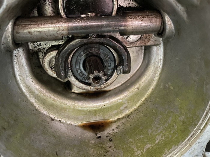 Старый сальник