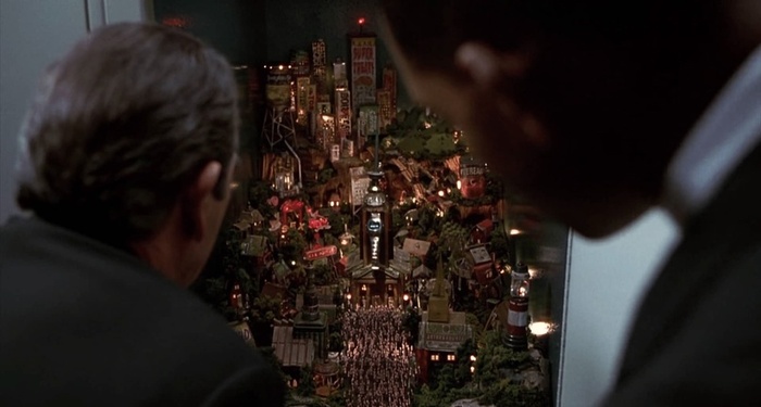 Люди в сером