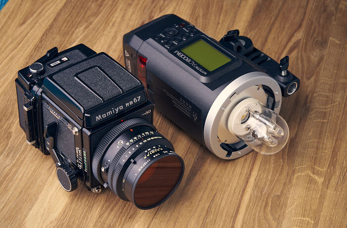 RB67 и Godox AD600BM созданы друг для друга, они даже лицом похожи.