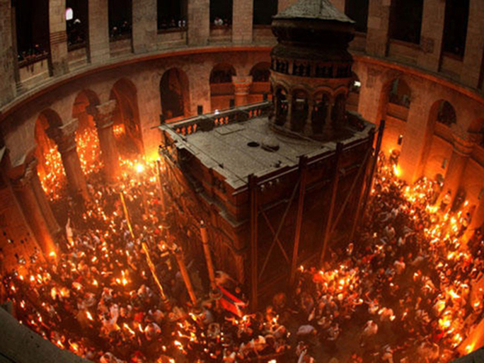 ЧУДО БЛАГОДАТНОГО ОГНЯ