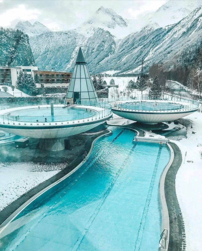   "Aqua Dome". ,   , , , , 