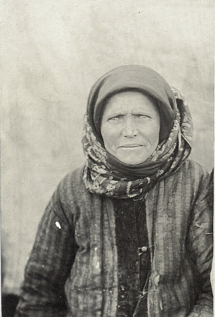 «Молодыця», замужняя крестьянская женщина 28 лет. Херсонская губ.