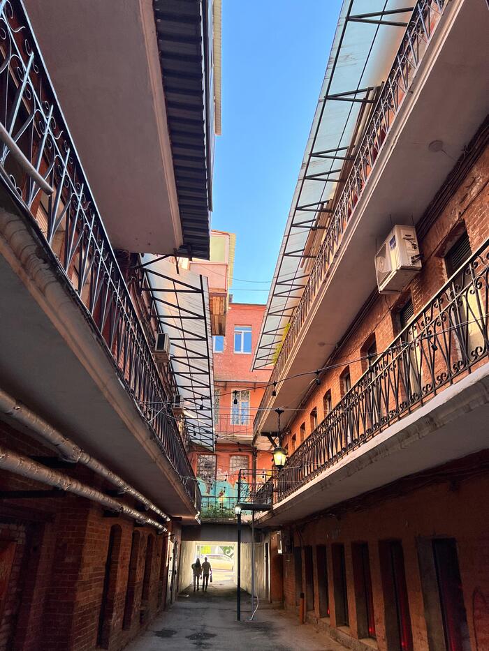 Миллионка. То самое место, про которое ты обещал никому не рассказывать только в другое время суток