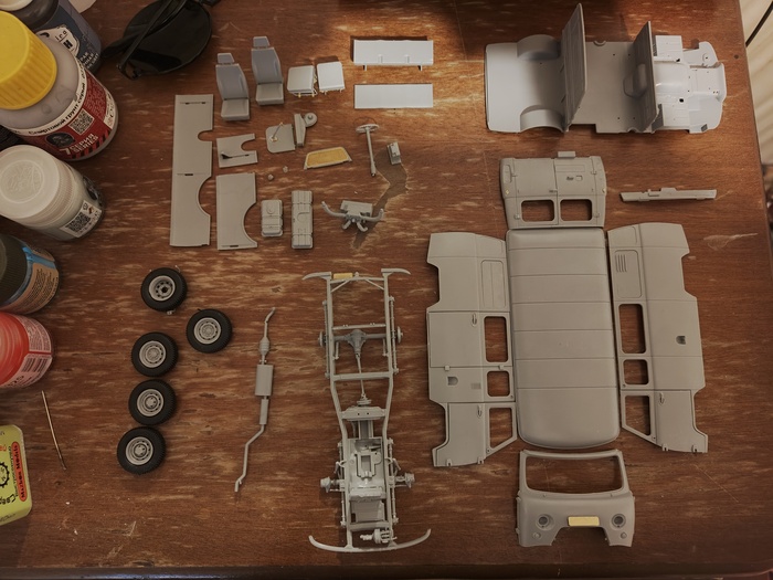 Для начала собрал все части по отдельности для более качественной покраски. Сборку деталей не стал по отдельности фотографировать, т.к. в сборке нет ничего сложного.