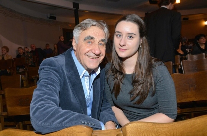 � ������