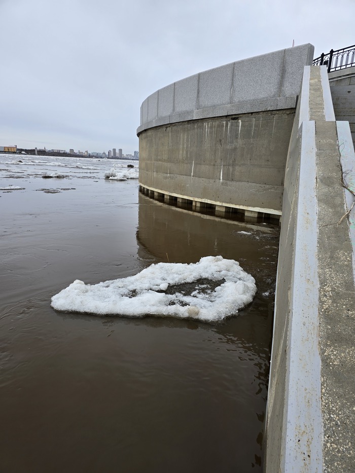 Амур и лёд. Смотреть в Благовещенске сейчас