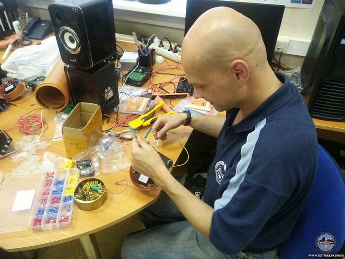 Юрист-спасатель-электротехник. На все руки мастер)