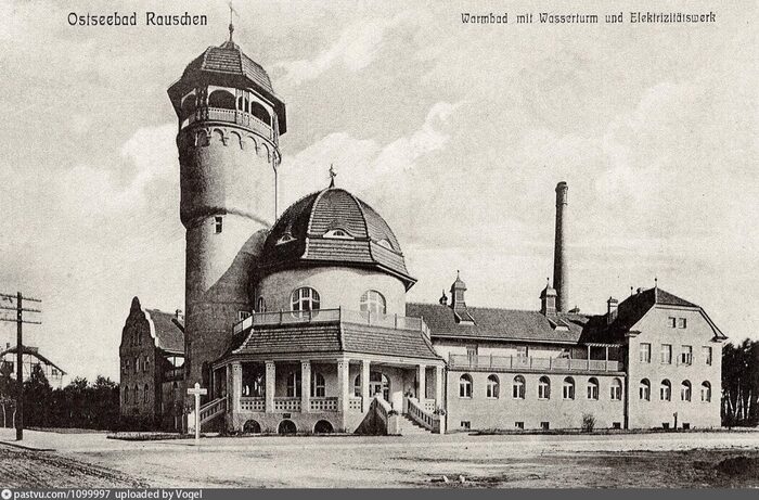 водонапорная башня на набережной Курхауса в Раушене на почтовой открытке 1908 года.