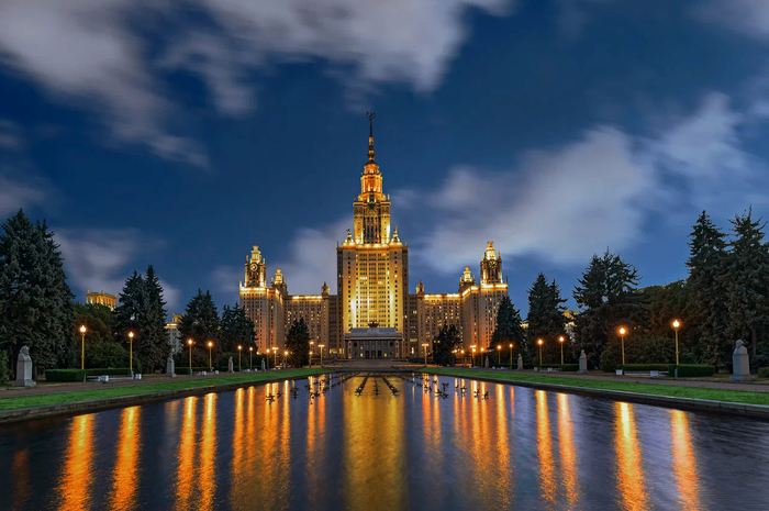 В России хотят ограничить количество платных мест в вузах