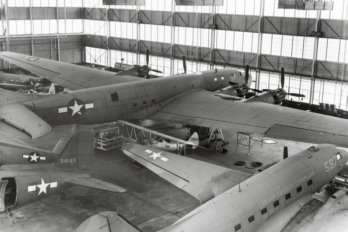 Каркас винтомоторной группы был не съемным, потому для обслуживания нужно было или подлезать через узкие лючки, или извлекать движки при помощи стремянки и крана.