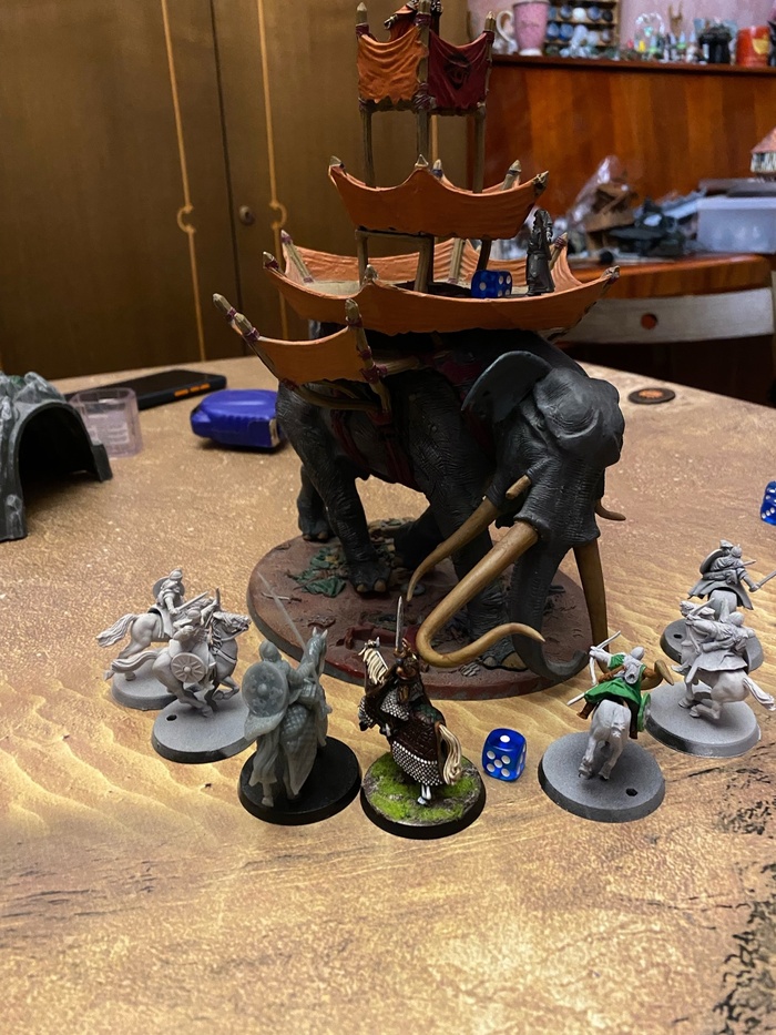 Мумак превращает роханцев в лепёшки.