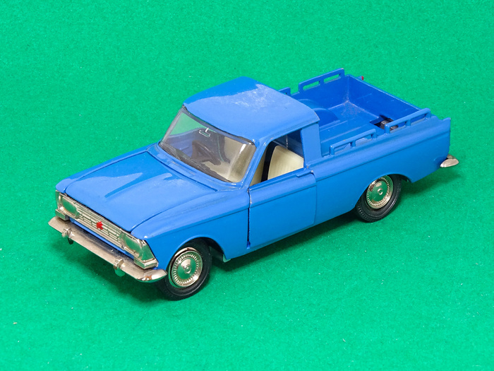 Рис. 7. Саратовская модель автомобиля «Москвич»-Пикап с правым расположением рулевого колеса