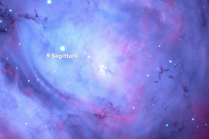 Двойная звезда 9 Стрельца (9 Sagittarii) отмечена на изображении / © <!--noindex--><a href="https://pikabu.ru/story/tumannost_laguna__odna_iz_krupneyshikh_oblastey_aktivnogo_zvezdoobrazovaniya_v_nashey_galaktike_12682783?u=http%3A%2F%2Ftelescope.live&t=telescope.live&h=a20f19085c512203be2c0d9da3009b33810b31f2" title="http://telescope.live" target="_blank" rel="nofollow noopener">telescope.live</a><!--/noindex-->