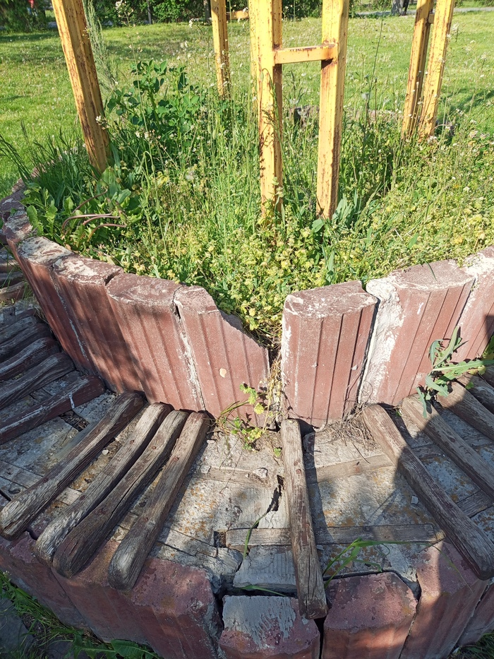 ТАК СТАЛО: Все беседки в разрухе. Опасно для малышей.