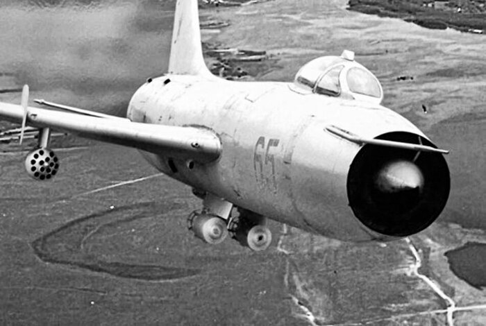 -7.     -,      .  : <!--noindex--><a href="https://pikabu.ru/story/naslednik_il2_kak_v_sssr_v_1980kh_sozdali_tyazhelyiy_shturmovik_s_zadnim_strelkom_i_bombootsekami_v_kryilyakh_12690263?u=http%3A%2F%2Fwww.airwar.ru%2Fenc%2Ffighter%2Fsu7b.html&t=http%3A%2F%2Fwww.airwar.ru%2Fenc%2Ffighter%2Fsu7b.html&h=02d676db723739c7941504613cc142f83586bc56" title="http://www.airwar.ru/enc/fighter/su7b.html" target="_blank" rel="nofollow noopener">http://www.airwar.ru/enc/fighter/su7b.html</a><!--/noindex-->