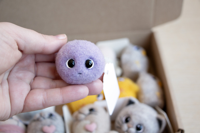 Шуршик (небольшой пушистый авторский зверёк)