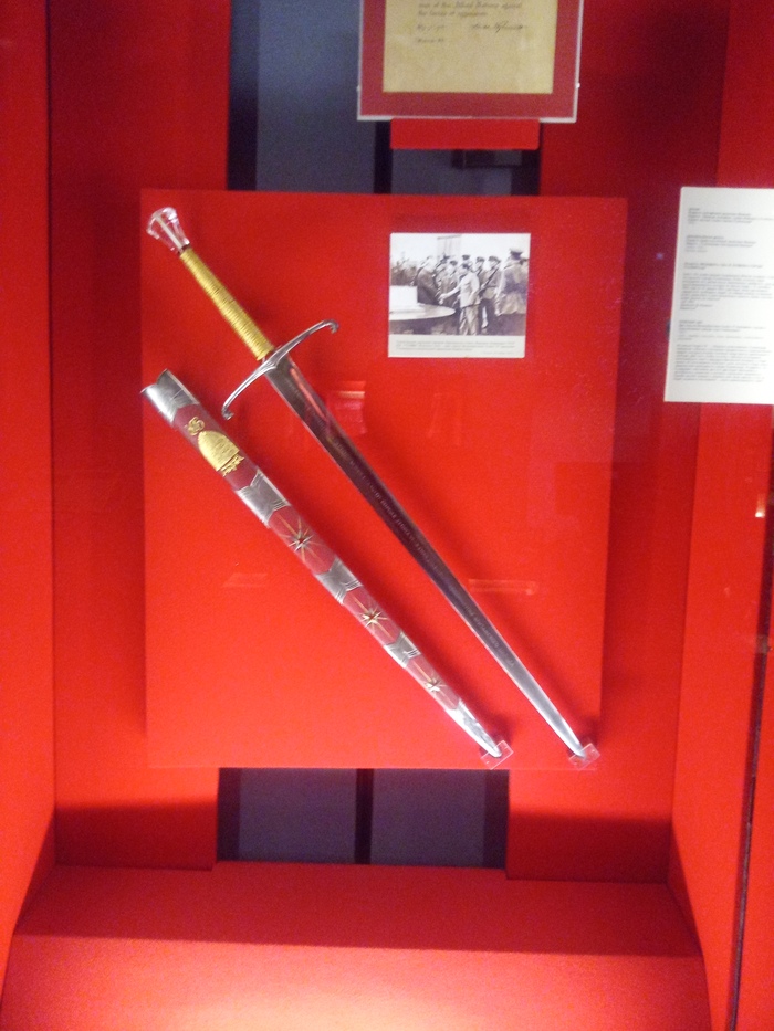 Меч подаренный лично Сталину от короля Георга хранится в музее