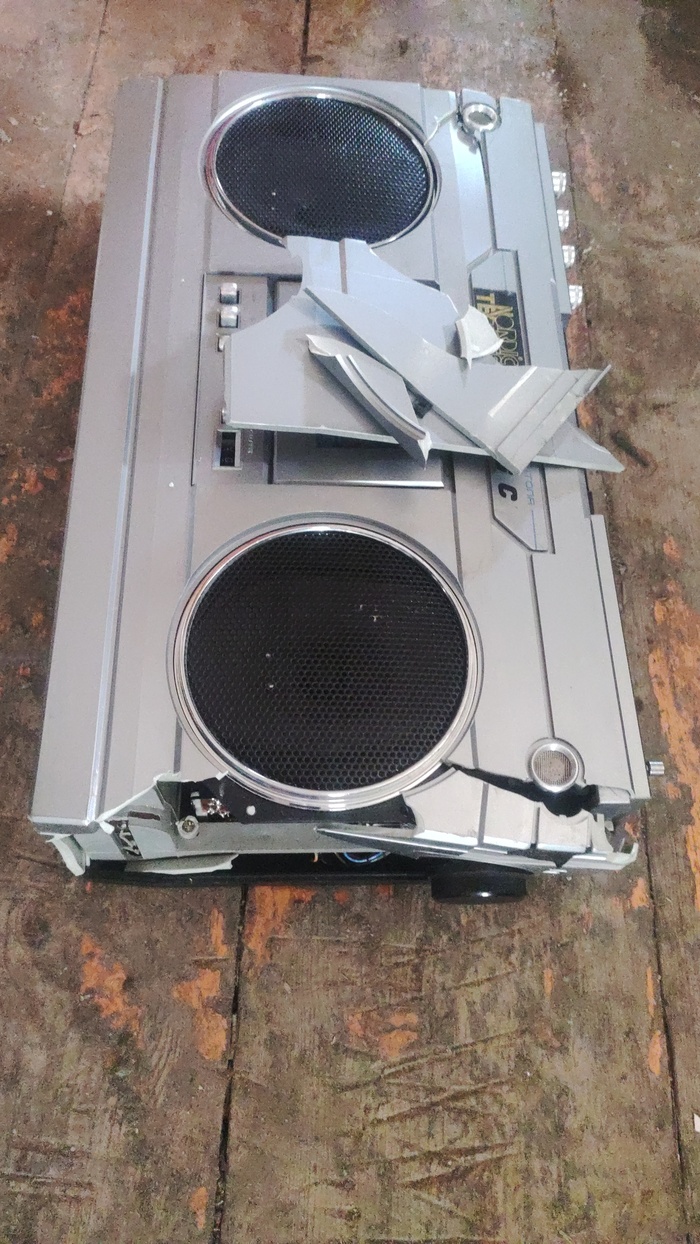 ����� ����