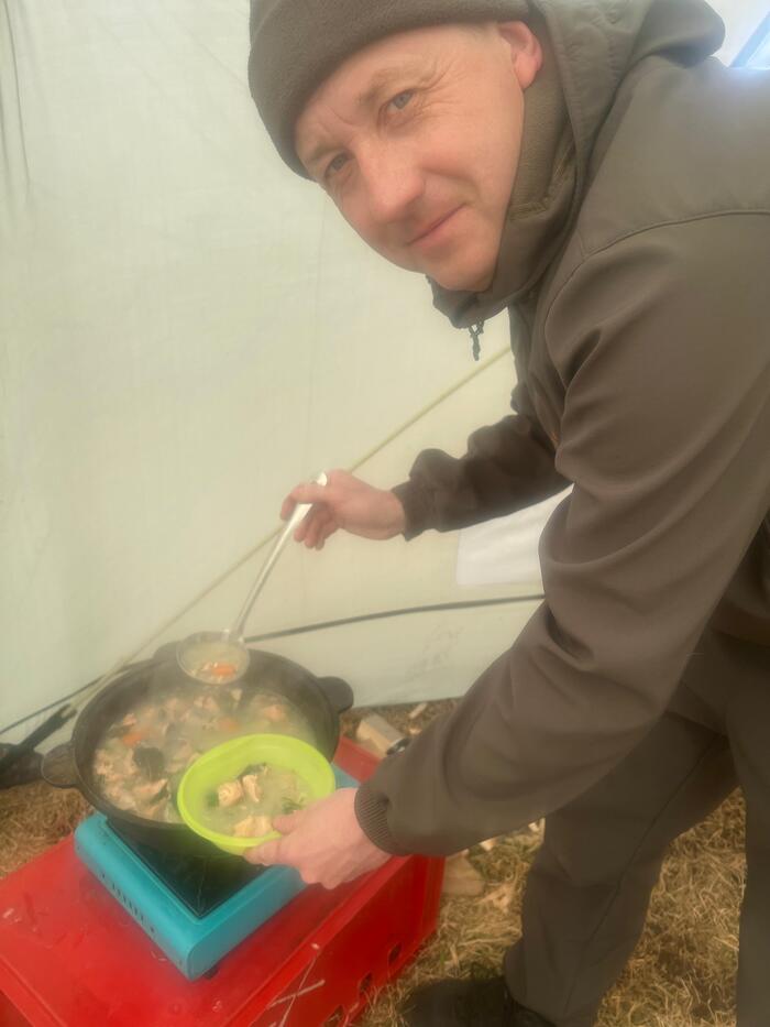 Вот тут я уже разливаю двойную уху из кижуча.