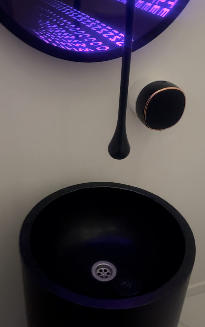 Вчера поговорили о красивом(каждому свое конечно),теперь о странном…