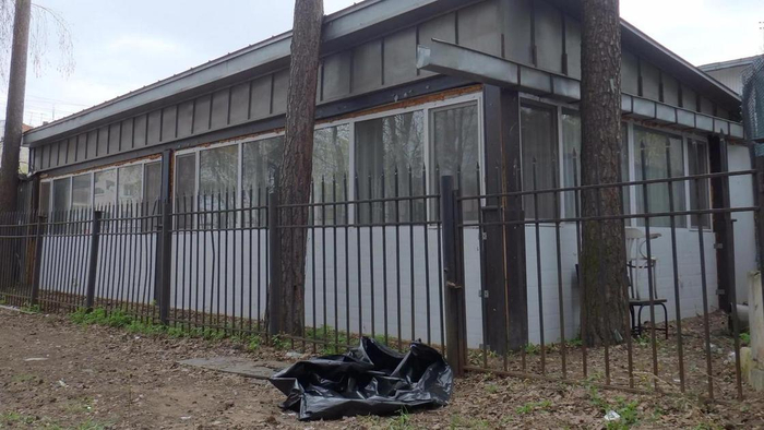 Вот тот сток над забором