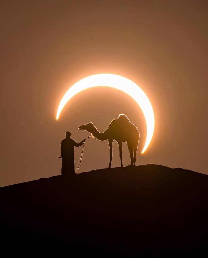 Солнечное затмение в пустыне.