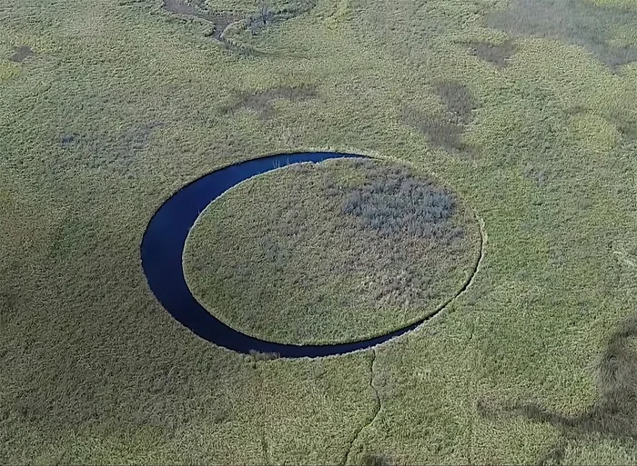 Загадочный круглый остров Эль-Охо, вращающийся вокруг своей оси: на озере в Аргентине Остров, Аргентина, Круг, Дикая природа, Яндекс Дзен, Яндекс Дзен (ссылка), Длиннопост Загадочный круглый остров Эль-Охо, вращающийся вокруг своей оси: на озере в Аргентине Остров, Аргентина, Круг, Дикая природа, Яндекс Дзен, Яндекс Дзен (ссылка), Длиннопост