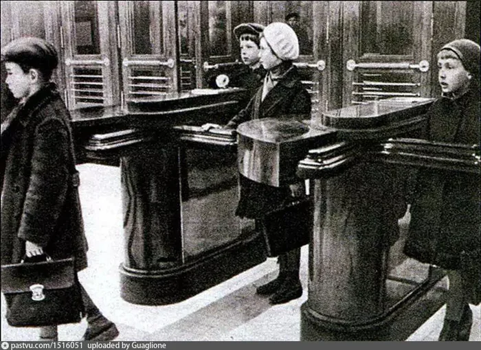 Как работало Московское метро в первые дни после открытия в 1935 году Хочу все знать, Познавательно, СССР, Метро, Москва, Техника, 20 век, История города, Москвоведение, Сделано в СССР, Яндекс Дзен (ссылка), Длиннопост, 1935, Транспорт, Общественный транспорт