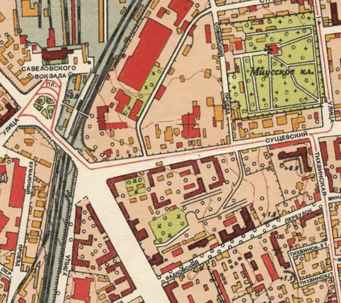 Так здания выглядели на карте Москвы 1952 года. То есть они не были соединены между собой.