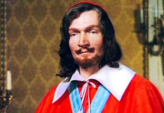 Можно ли кого-то другого представить в роли кардинала? Александр Трофимов великолепен!